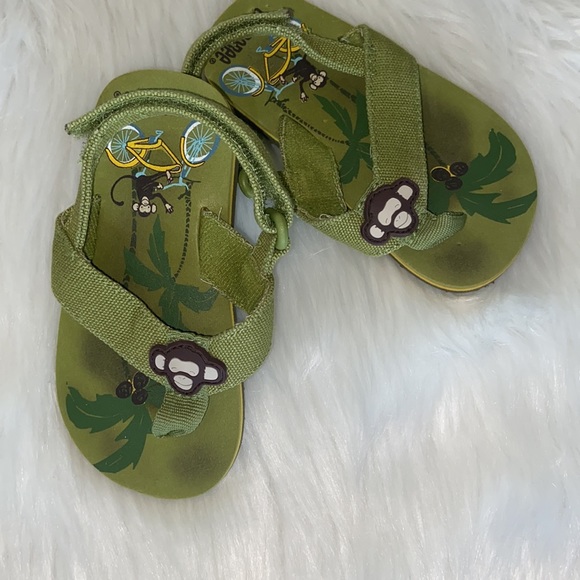 6 pc SET GYMBOREE 🐒 Global Surf boy tops shorts sandals socks 18-24 months - Picture 9 of 13